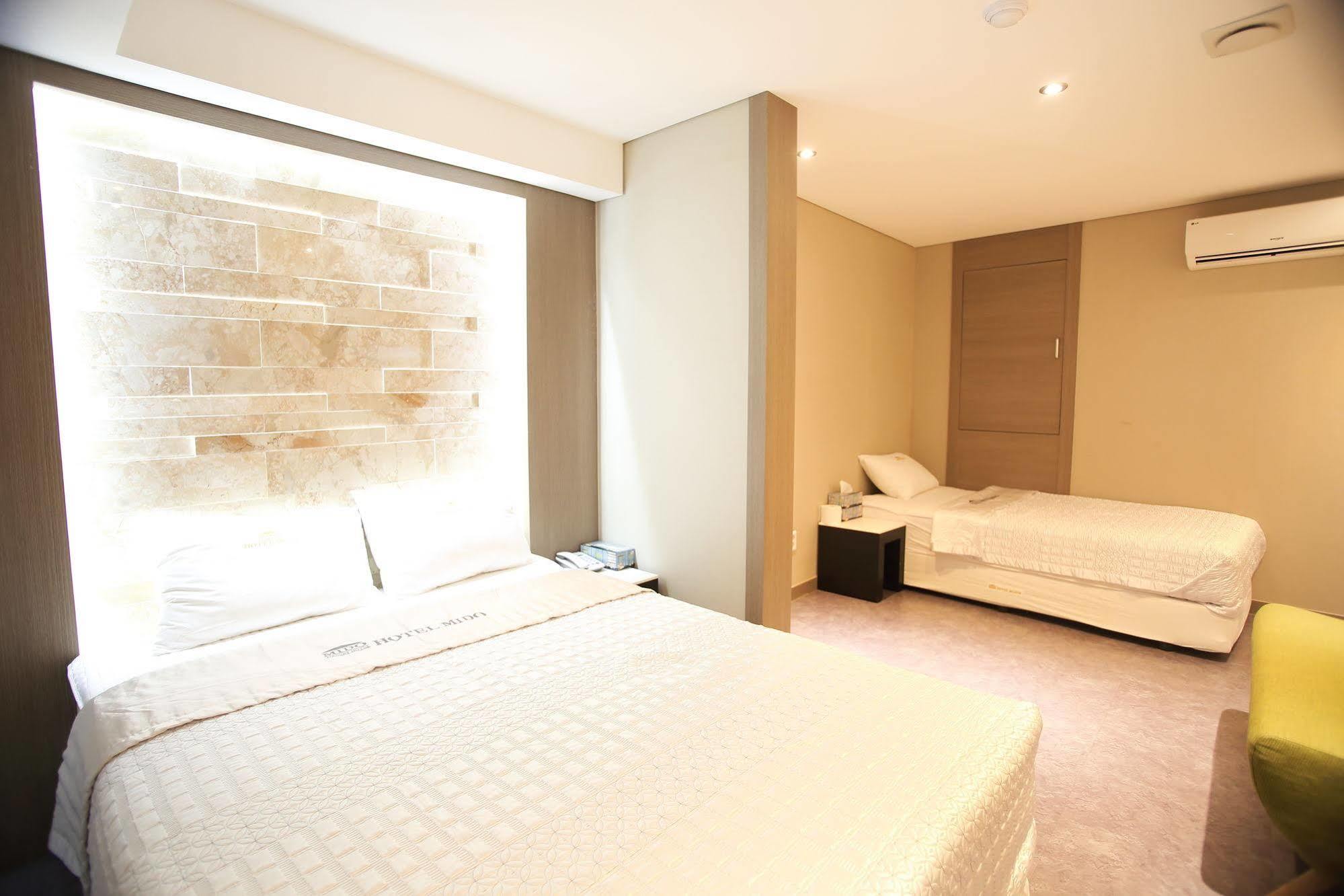 Hotel Mido Myeongdong Сеул Екстериор снимка
